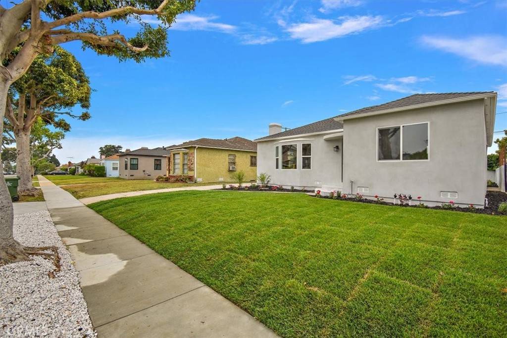 Inglewood, CA 90305,8021 1/2 west