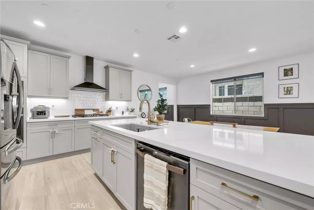 Fontana, CA 92336,5321 Prato LN