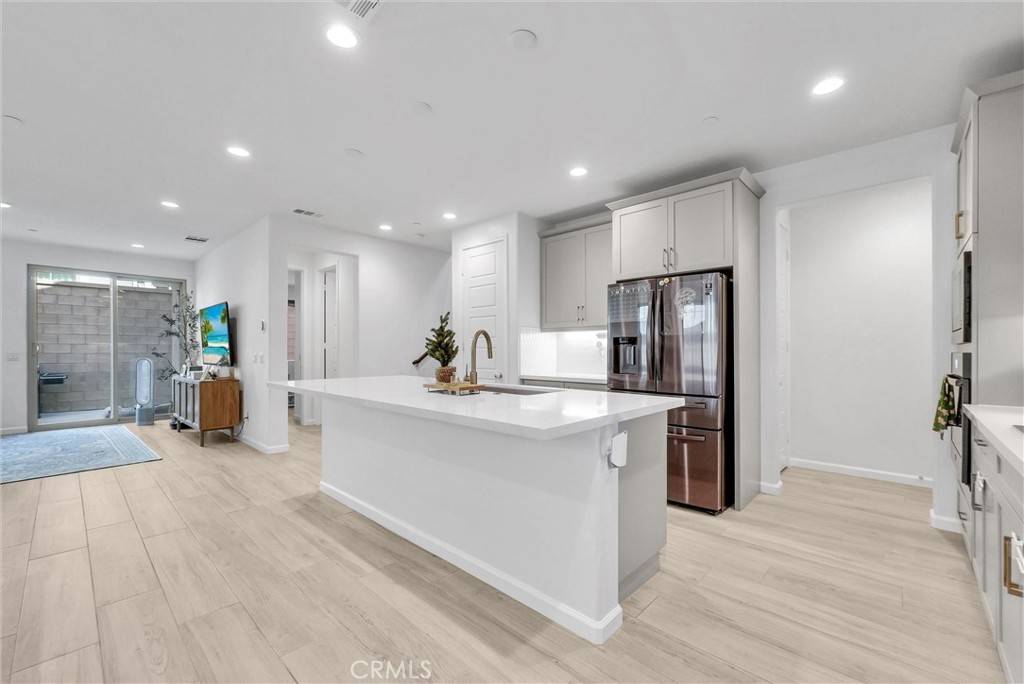 Fontana, CA 92336,5321 Prato LN