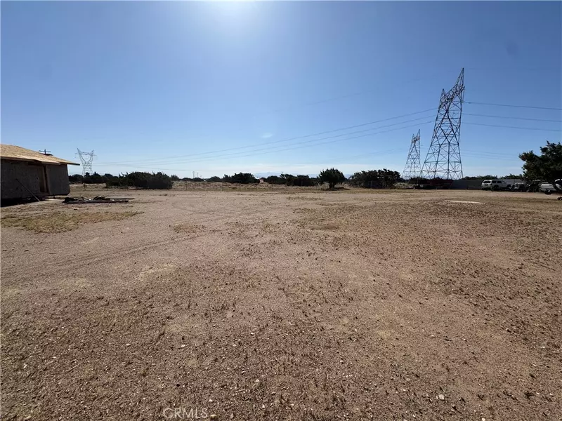 10717 Muscatel ST, Oak Hills, CA 92344