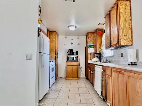 Apple Valley, CA 92307,21861 Ramona AVE