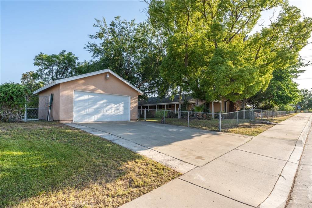 Bloomington, CA 92316,751 S Linden AVE