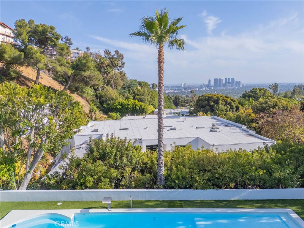 Beverly Hills, CA 90210,1046 N Hillcrest RD