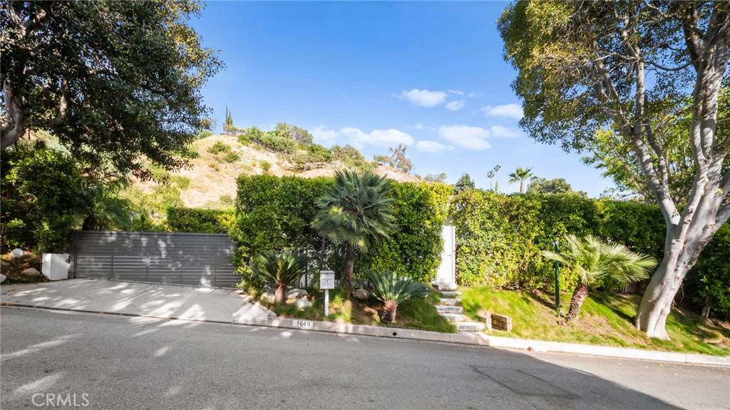 1046 N Hillcrest RD, Beverly Hills, CA 90210