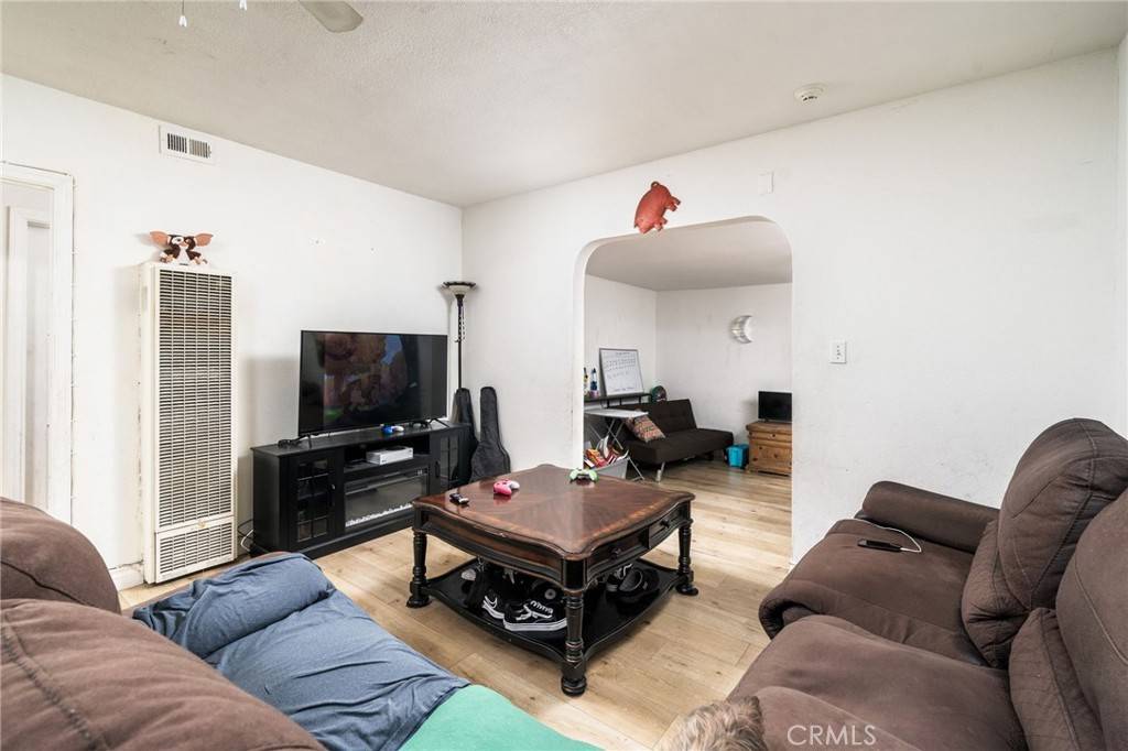 Fontana, CA 92335,15017 Hibiscus AVE