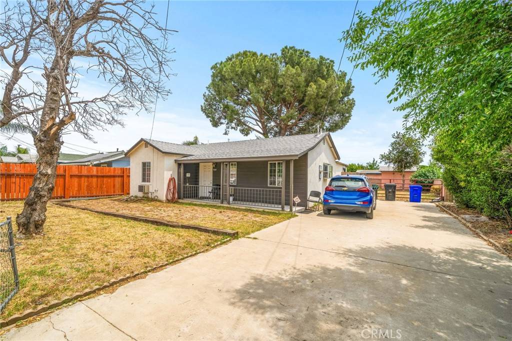 Fontana, CA 92335,15017 Hibiscus AVE