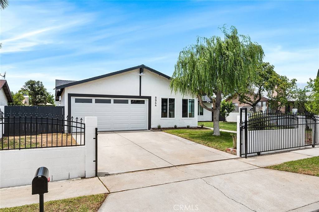 Fontana, CA 92335,9944 Poplar AVE