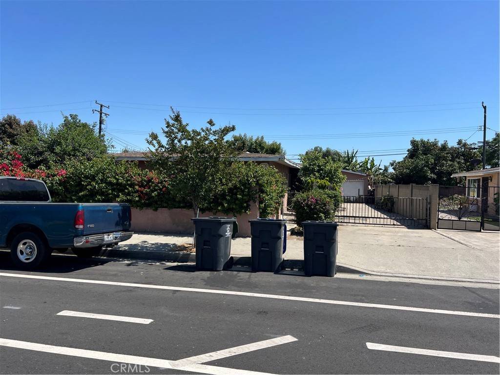 Santa Ana, CA 92703,2124 W Civic Center DR