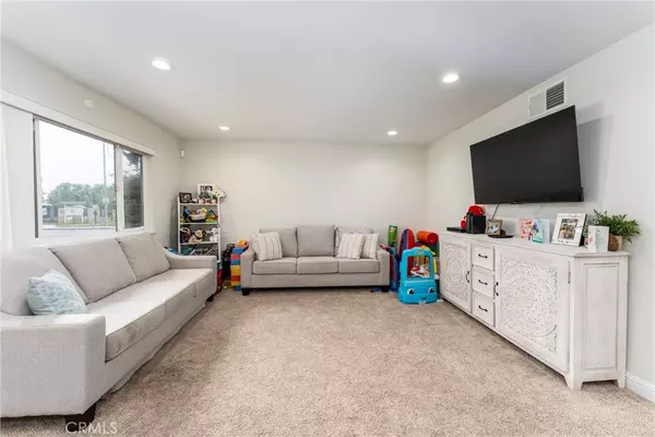 La Verne, CA 91750,2945 Knollwood AVE