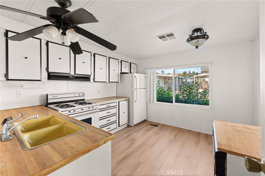 Mentone, CA 92359,1255 Amethyst ST #32