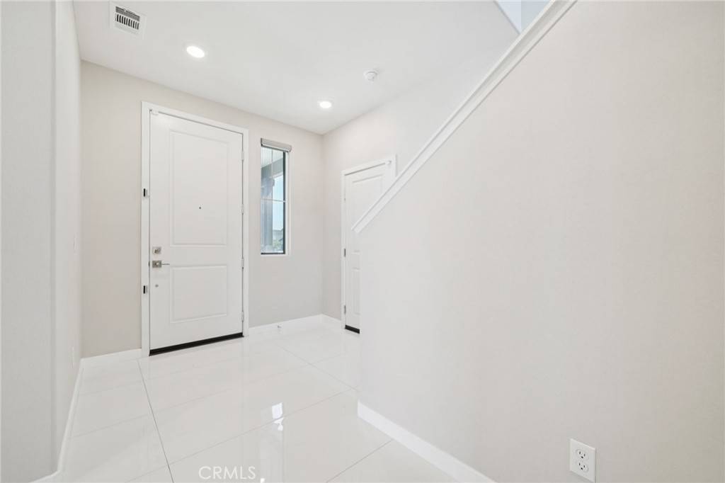Fontana, CA 92336,16773 Grapefruit LN