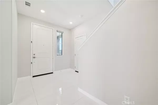 Fontana, CA 92336,16773 Grapefruit LN