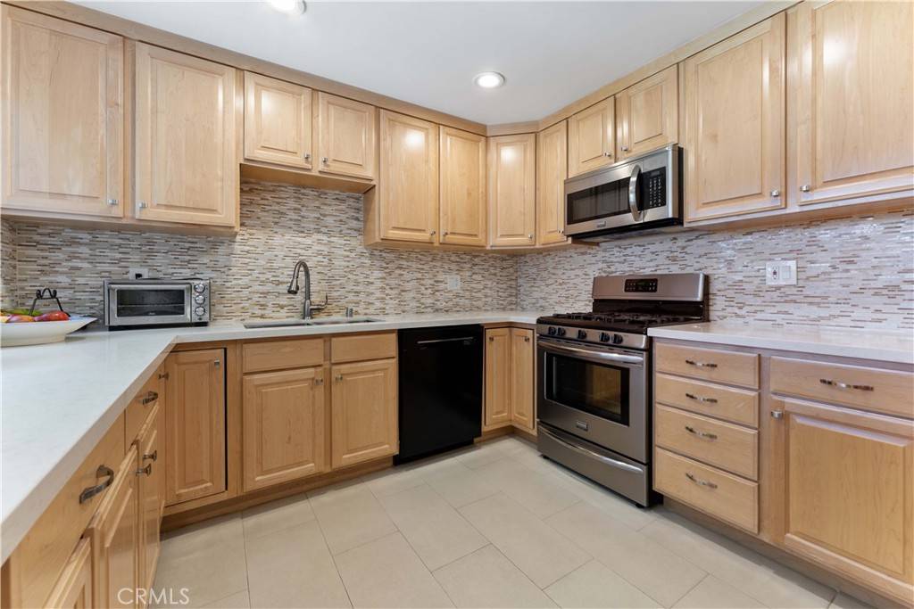 La Verne, CA 91750,2364 6th ST