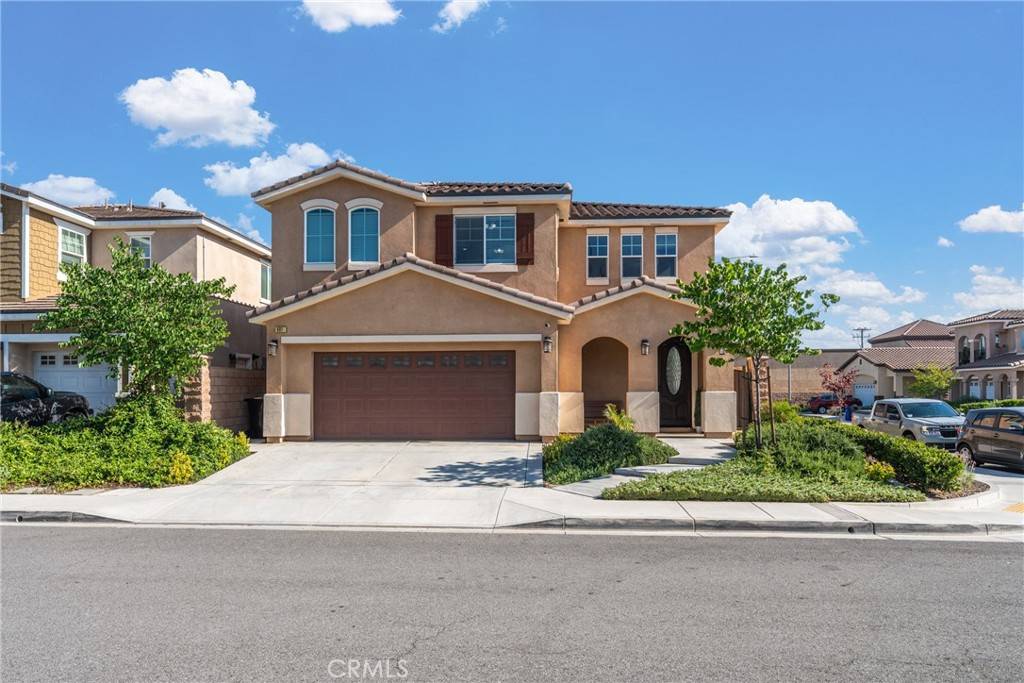 691 Lourdes LN, Rialto, CA 92376