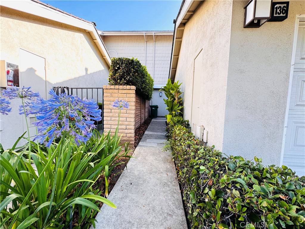 Irvine, CA 92604,136 Briarwood #50