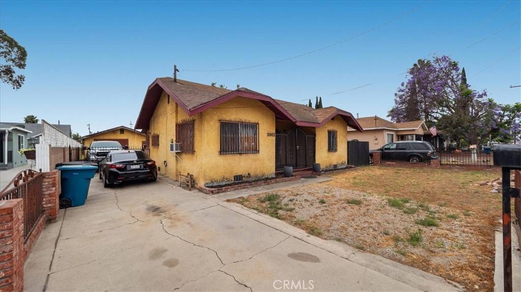 Cudahy, CA 90201,3902 Live Oak ST