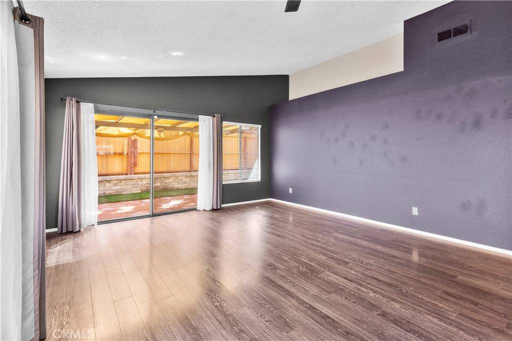 Corona, CA 92879,162 Mistletoe DR