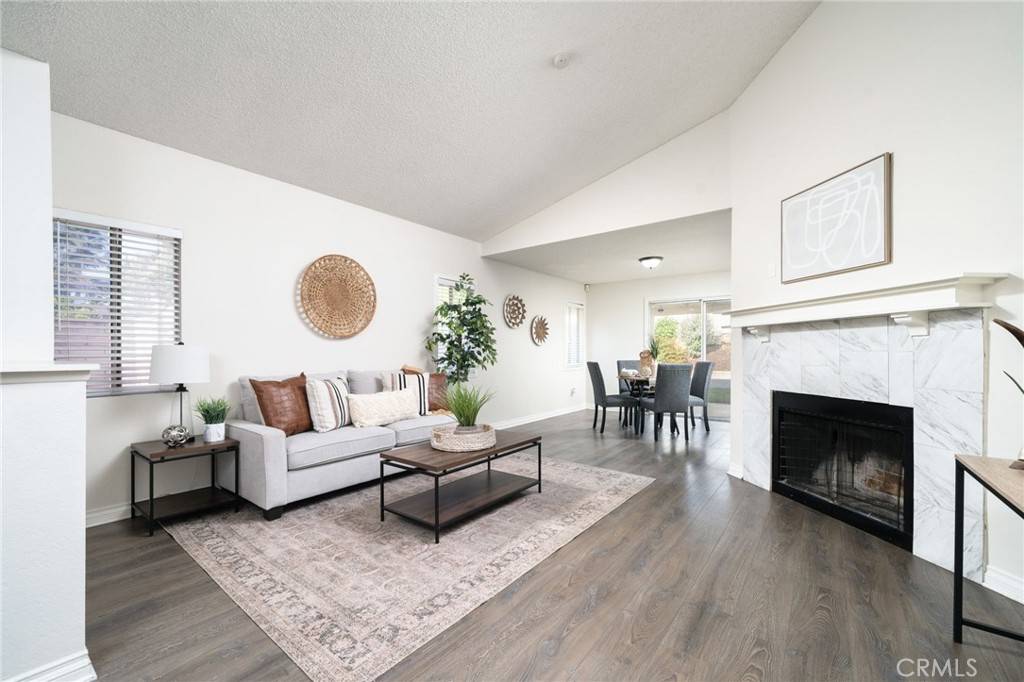 Fontana, CA 92337,11971 Redwood DR