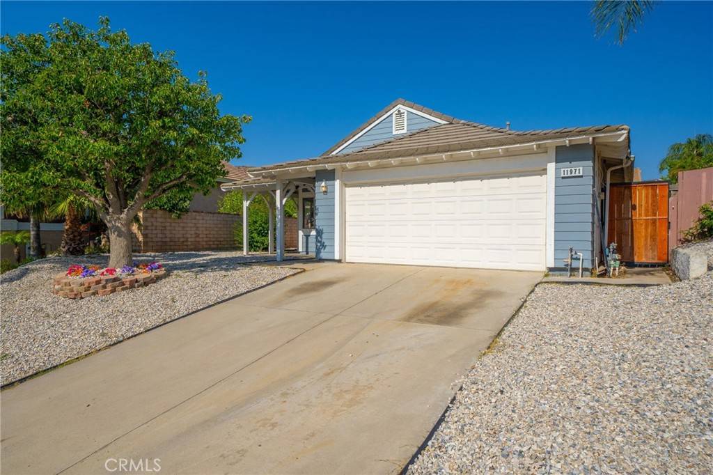 Fontana, CA 92337,11971 Redwood DR