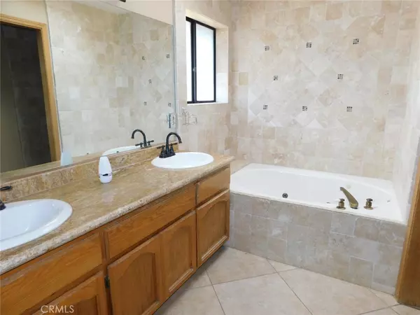 Apple Valley, CA 92308,10883 Milpas DR