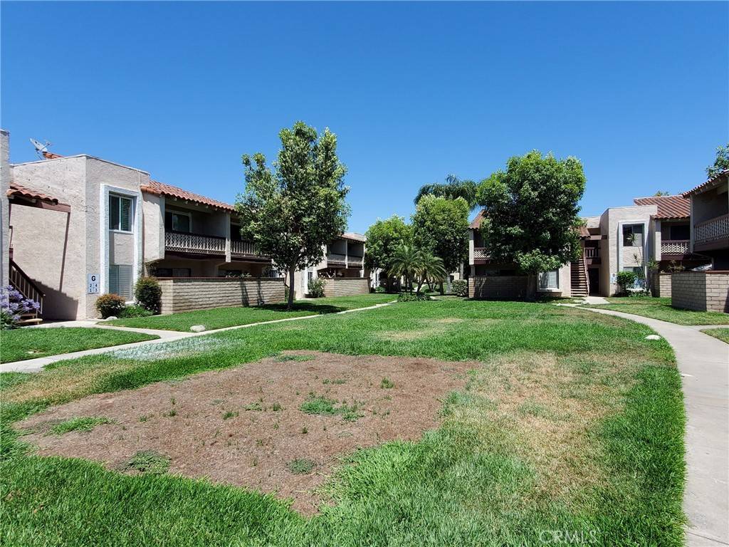 Orange, CA 92868,700 W La Veta AVE #F2