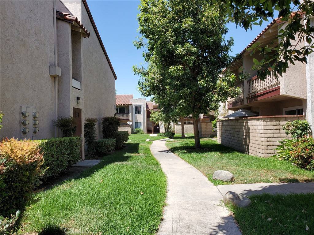 Orange, CA 92868,700 W La Veta AVE #F2