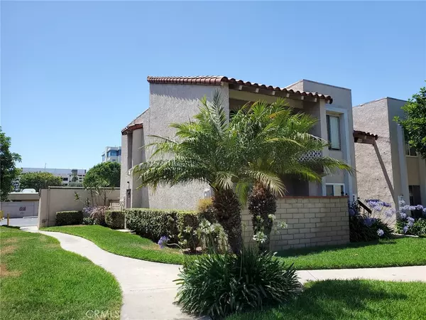 Orange, CA 92868,700 W La Veta AVE #F2