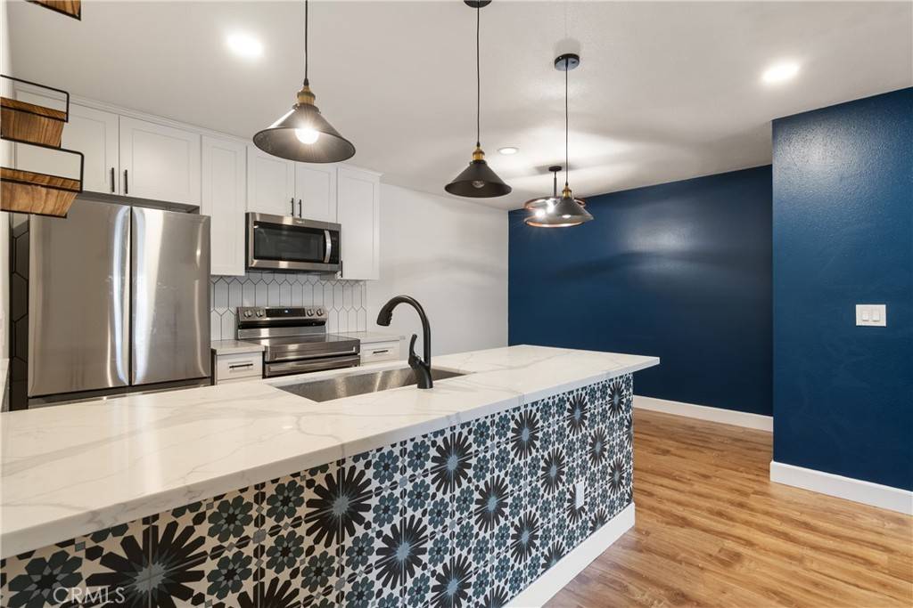 Diamond Bar, CA 91765,23653 Golden Springs DR #D11