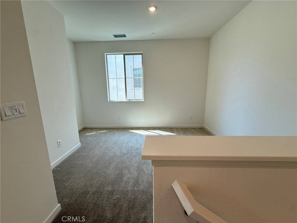 Fontana, CA 92336,15929 Blue Copper WAY