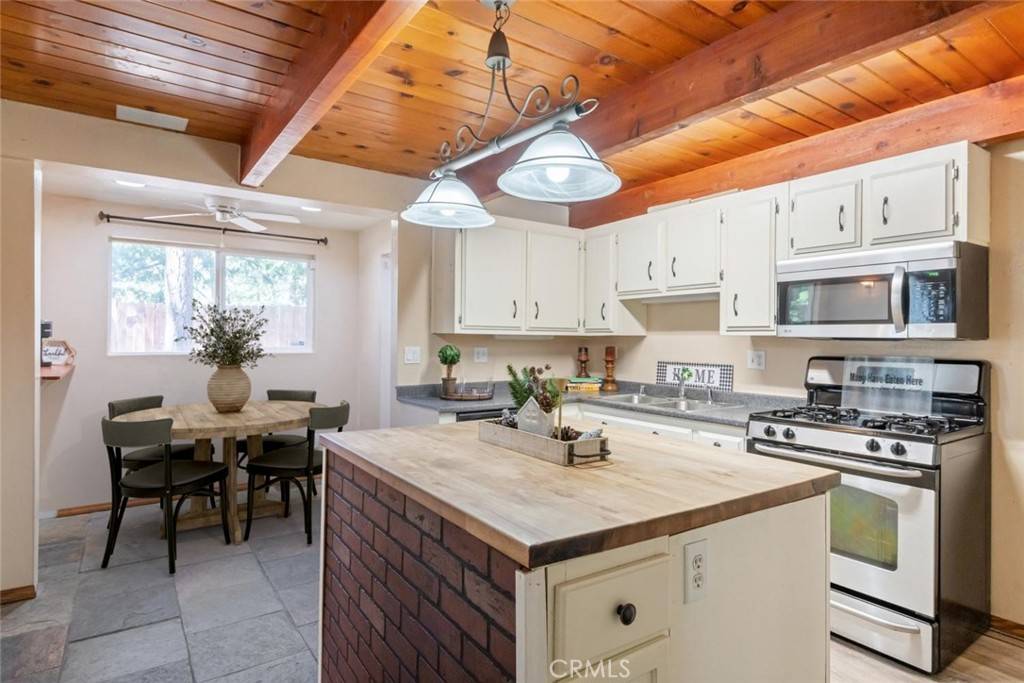Running Springs, CA 92382,2616 Secret DR