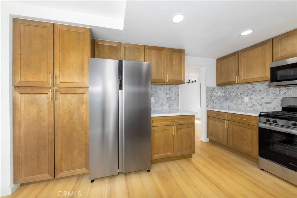 Fontana, CA 92336,17253 Dolphin ST