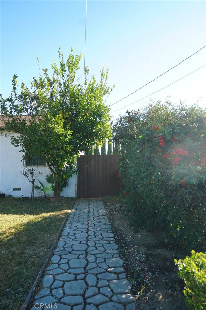 Fontana, CA 92335,8937 Palmetto AVE