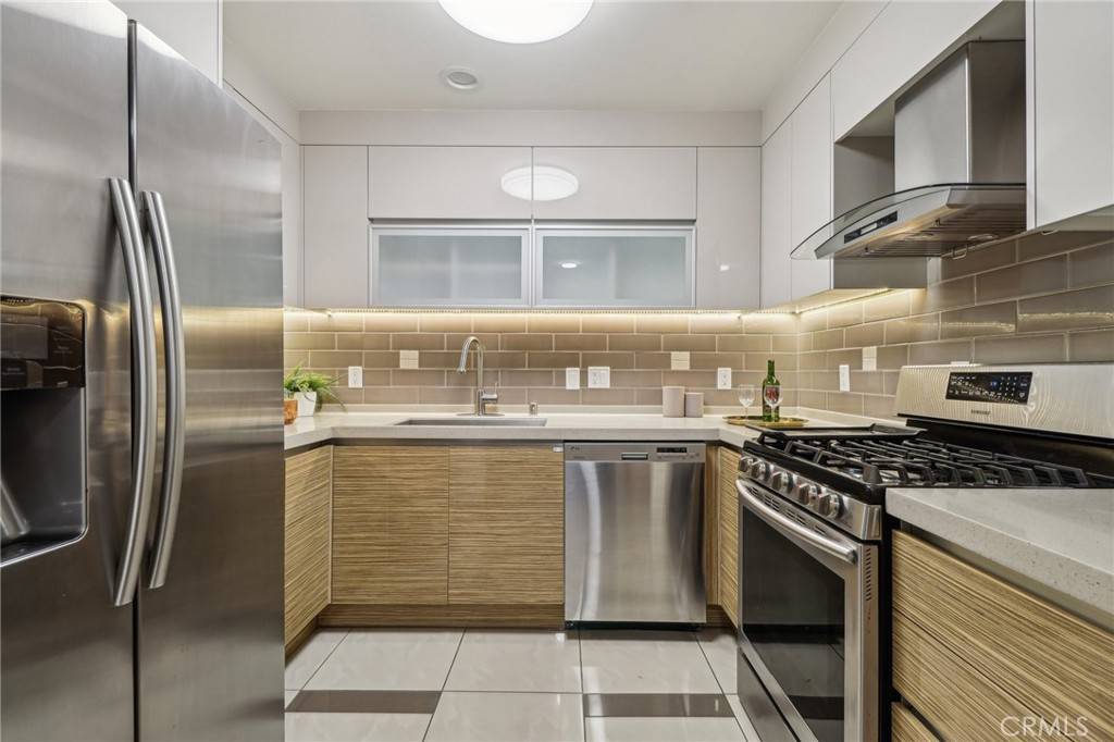 Los Angeles, CA 90006,903 S New Hampshire AVE #303