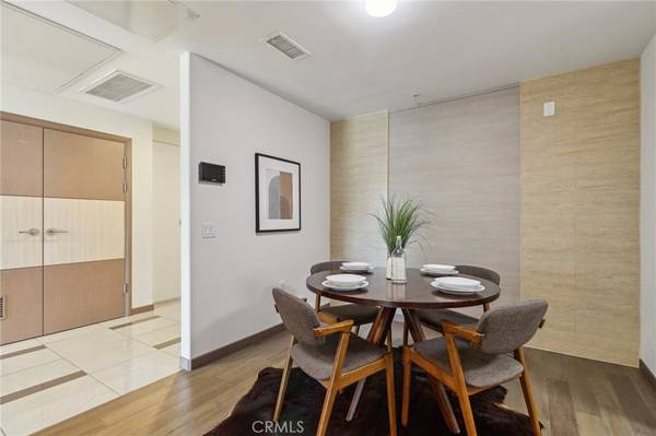 Los Angeles, CA 90006,903 S New Hampshire AVE #303