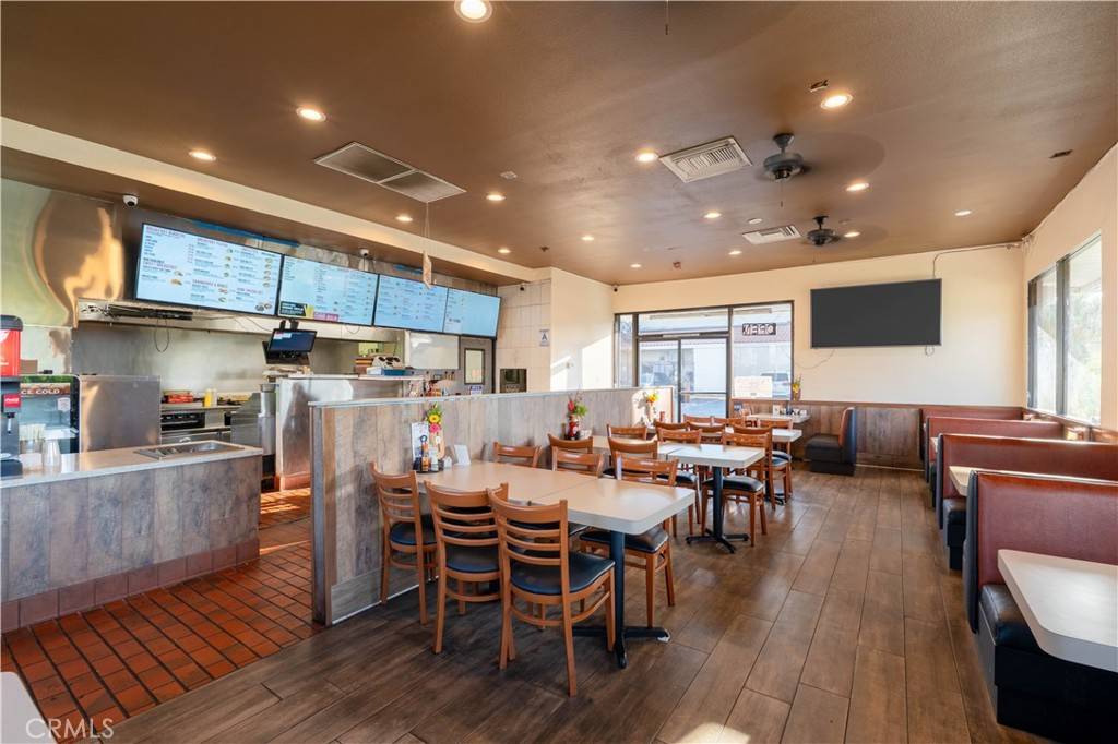 Rialto, CA 92376,201 W Foothill BLVD