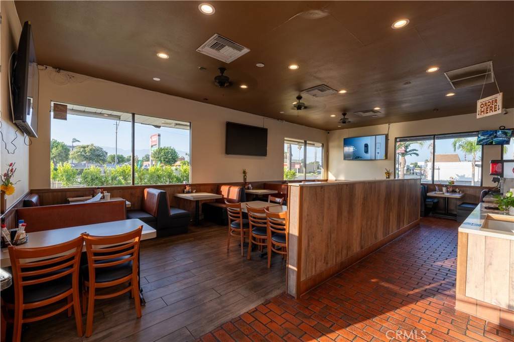 Rialto, CA 92376,201 W Foothill BLVD
