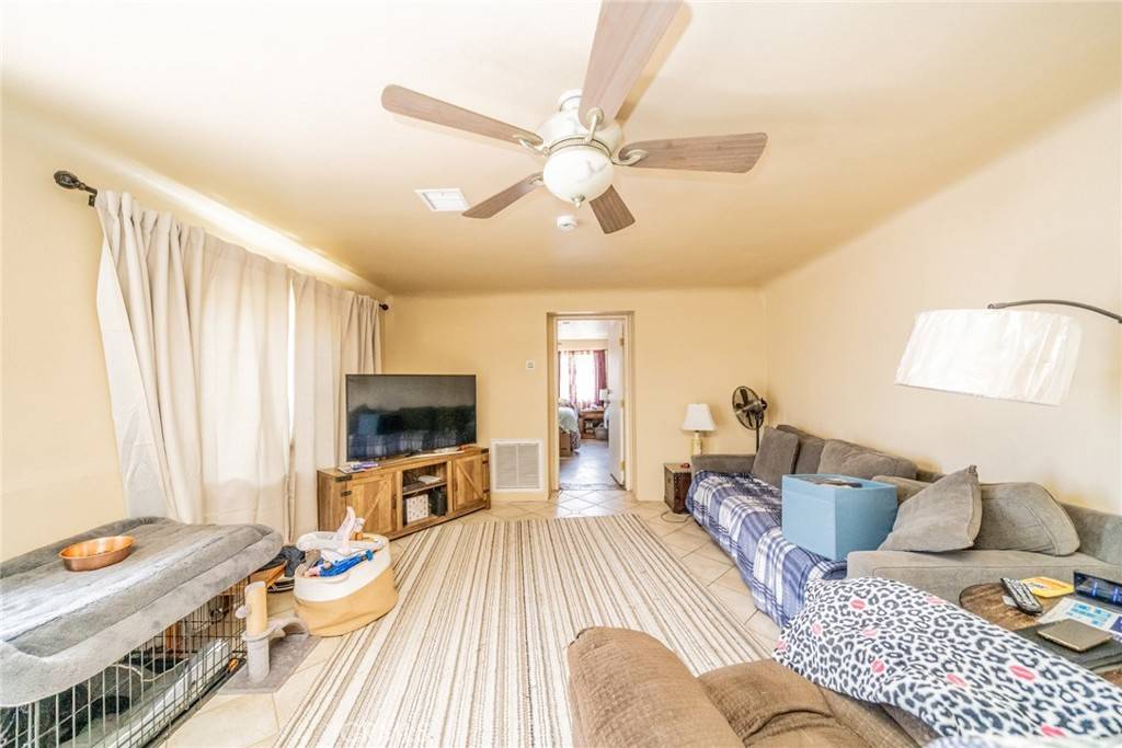 Bloomington, CA 92316,9964 Cedar AVE