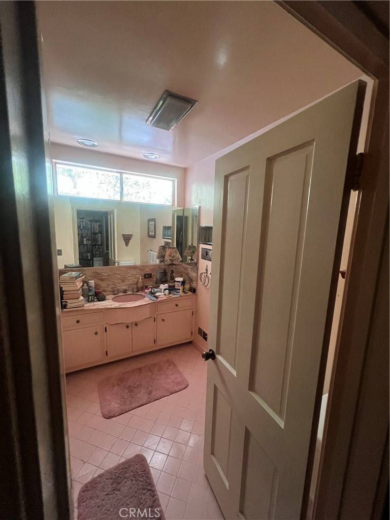 Los Angeles, CA 90068,3042 N Beachwood DR