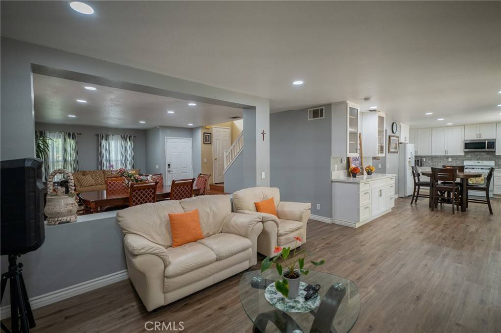 Corona, CA 92883,8941 Carnation DR