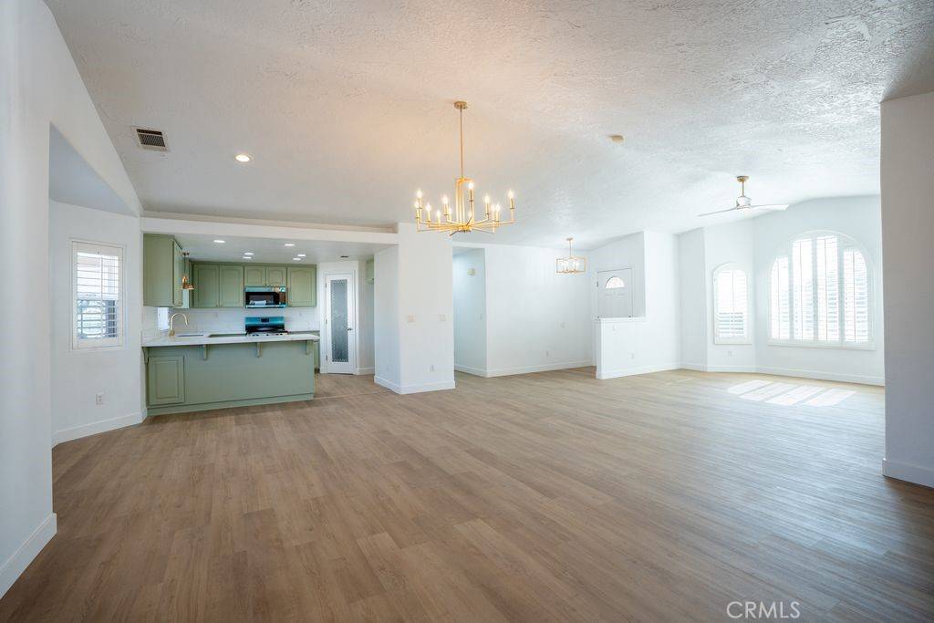 Oak Hills, CA 92344,7122 Aster Road
