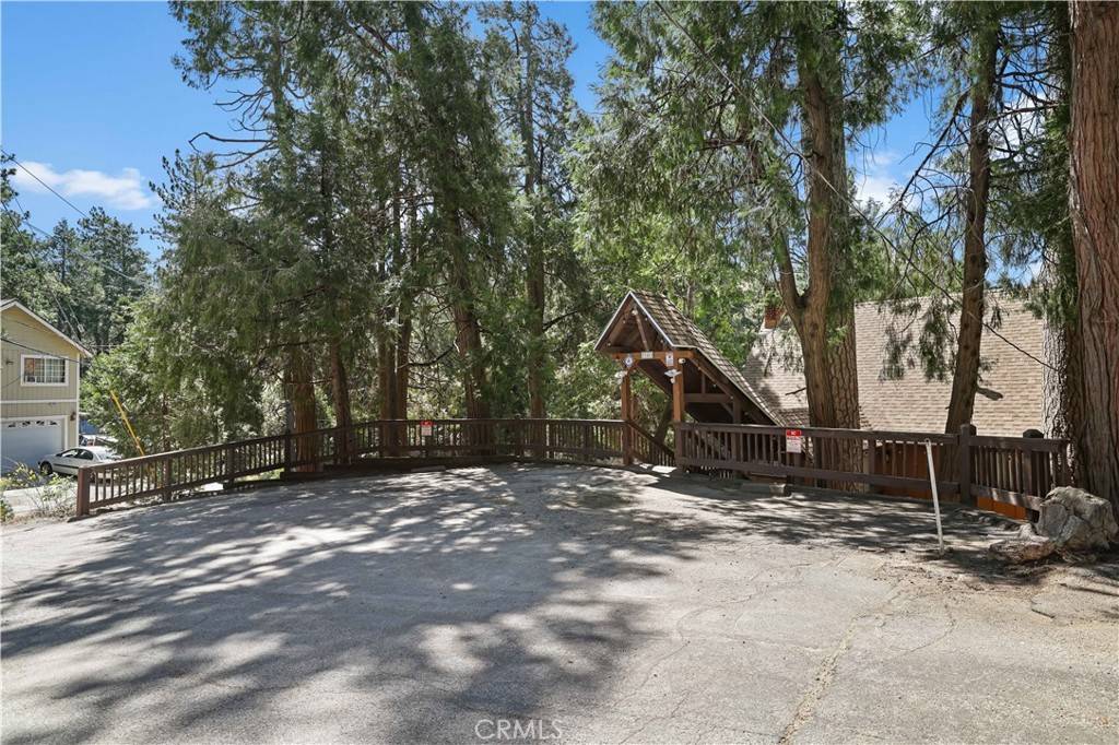 Crest Park, CA 92326,27481 Meadow DR