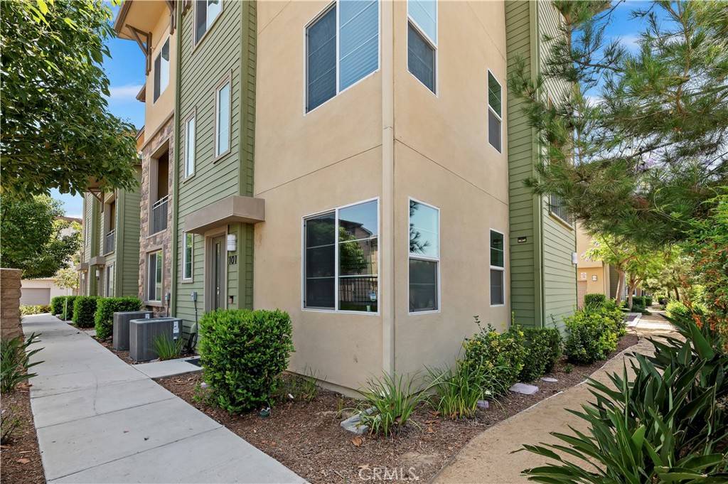 Corona, CA 92878,677 Savi DR #101