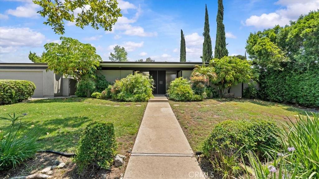 2216 N Indian Hill BLVD, Claremont, CA 91711