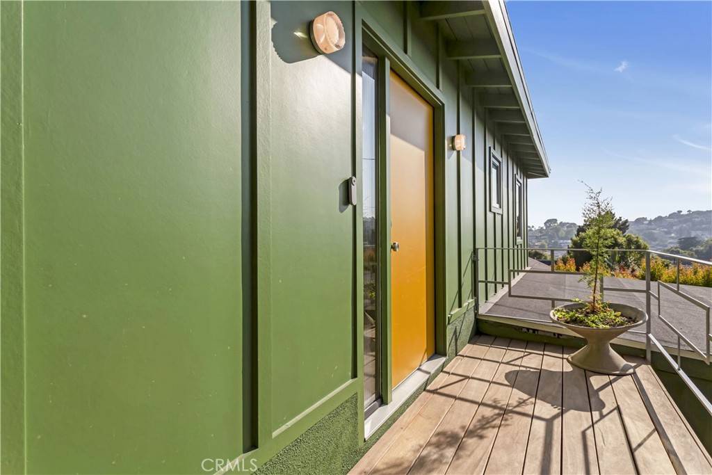 Los Angeles, CA 90042,6236 Springvale DR