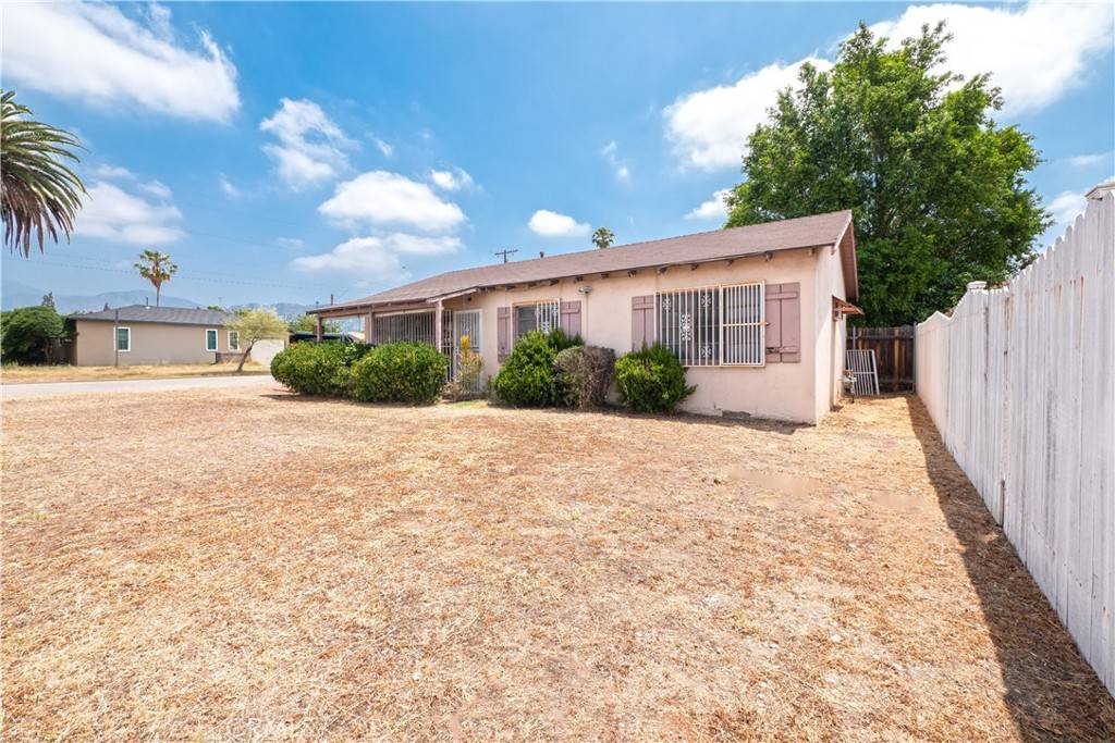 532 W 2nd ST, Azusa, CA 91702