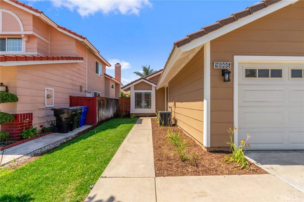 Fontana, CA 92336,16995 Walnut CT