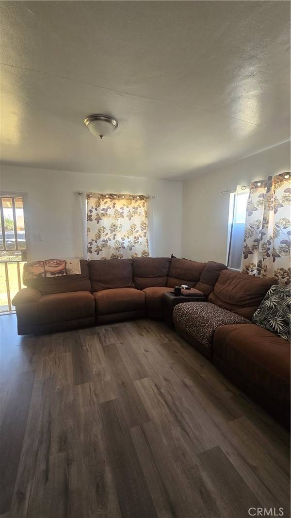 Fontana, CA 92335,9023 Olive ST