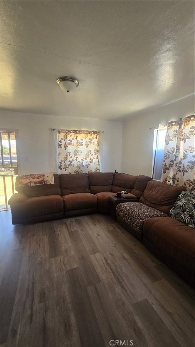Fontana, CA 92335,9023 Olive ST