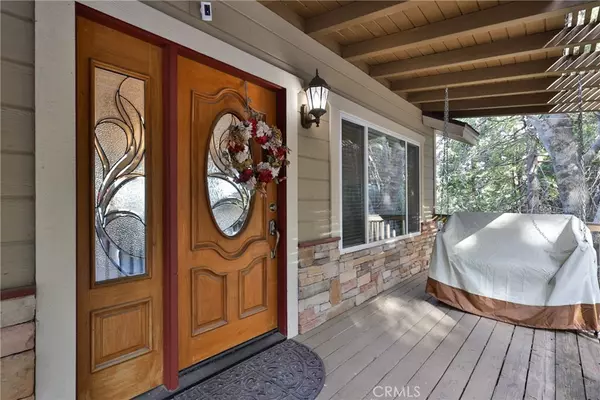 Crestline, CA 92325,25152 Valle DR
