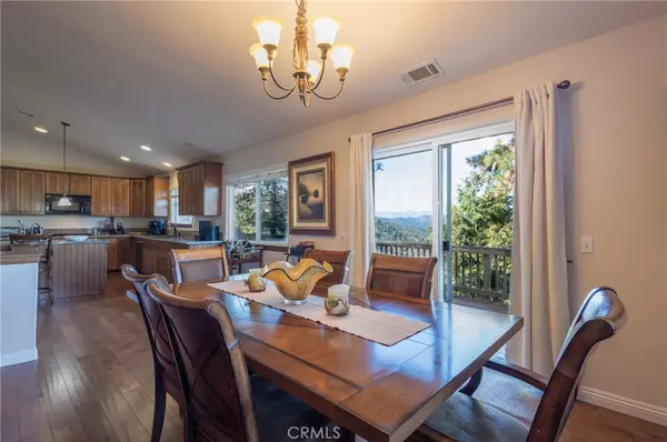 Crestline, CA 92325,25152 Valle DR